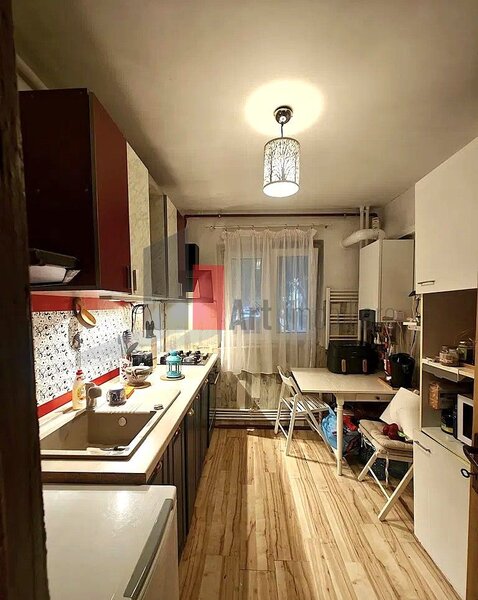 Rahova, apartament 3 camere, centrala proprie, mobilat,  utilat parcare.